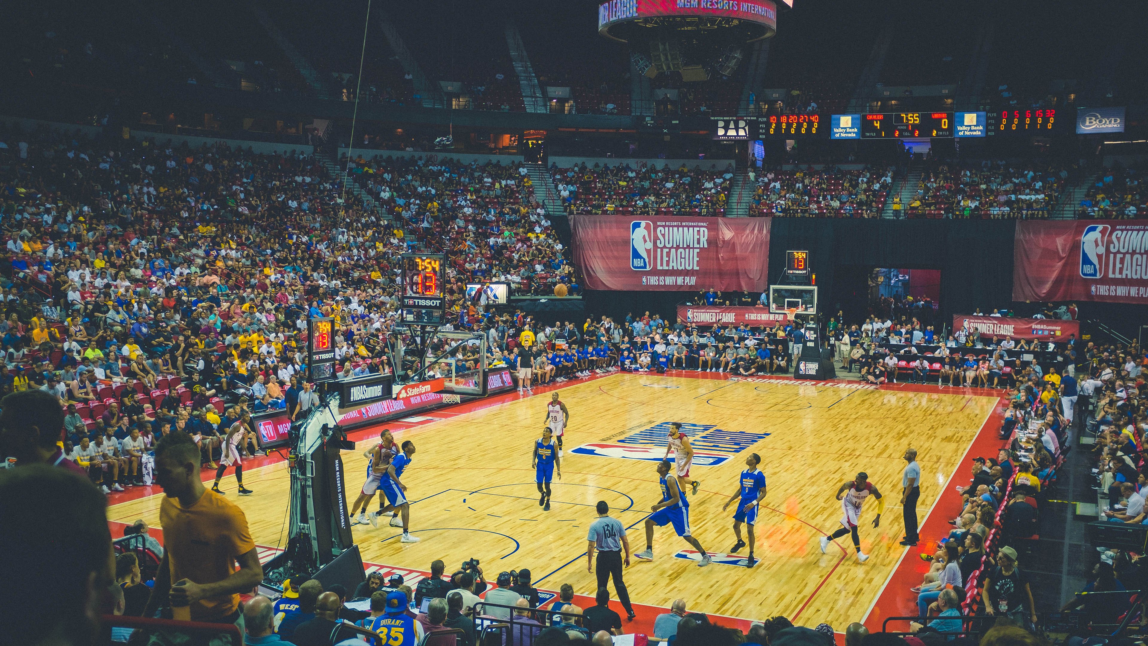 湖人3人20+灭火！东契奇豪取大三双，斯玛特里程碑，西部第三易主